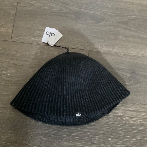 Alo Yoga Denim Knit Cloche Black/Anthracite. main image 7